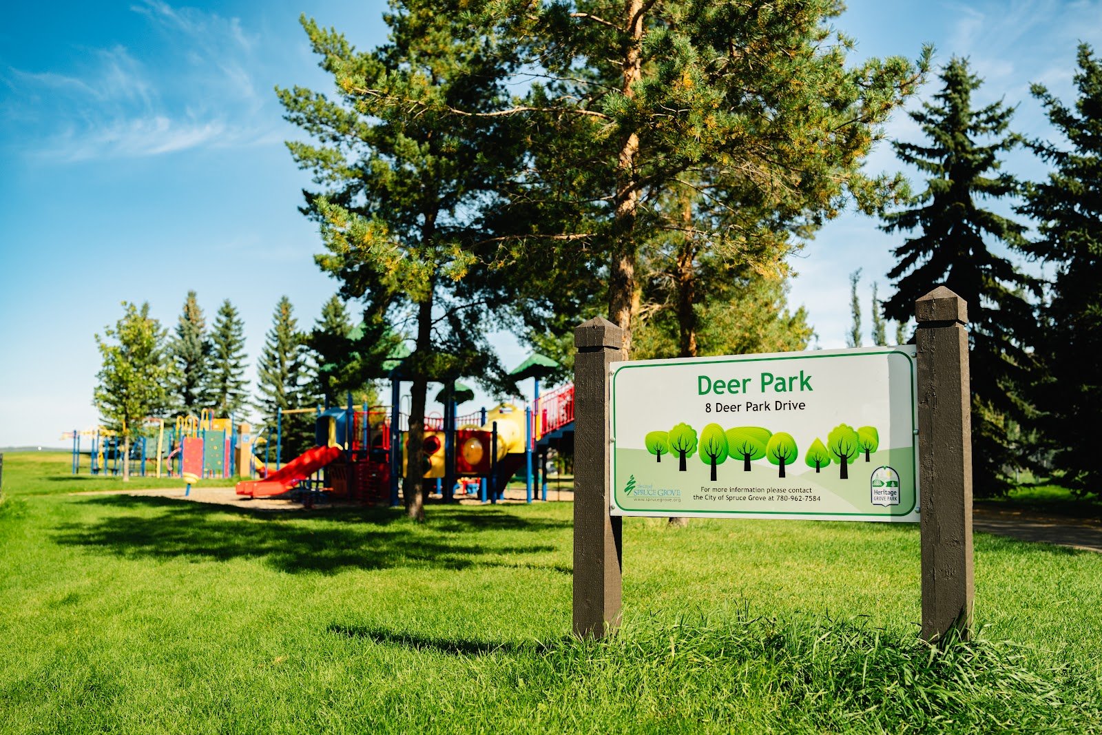 Deer Park neighbourhood playground and park sign