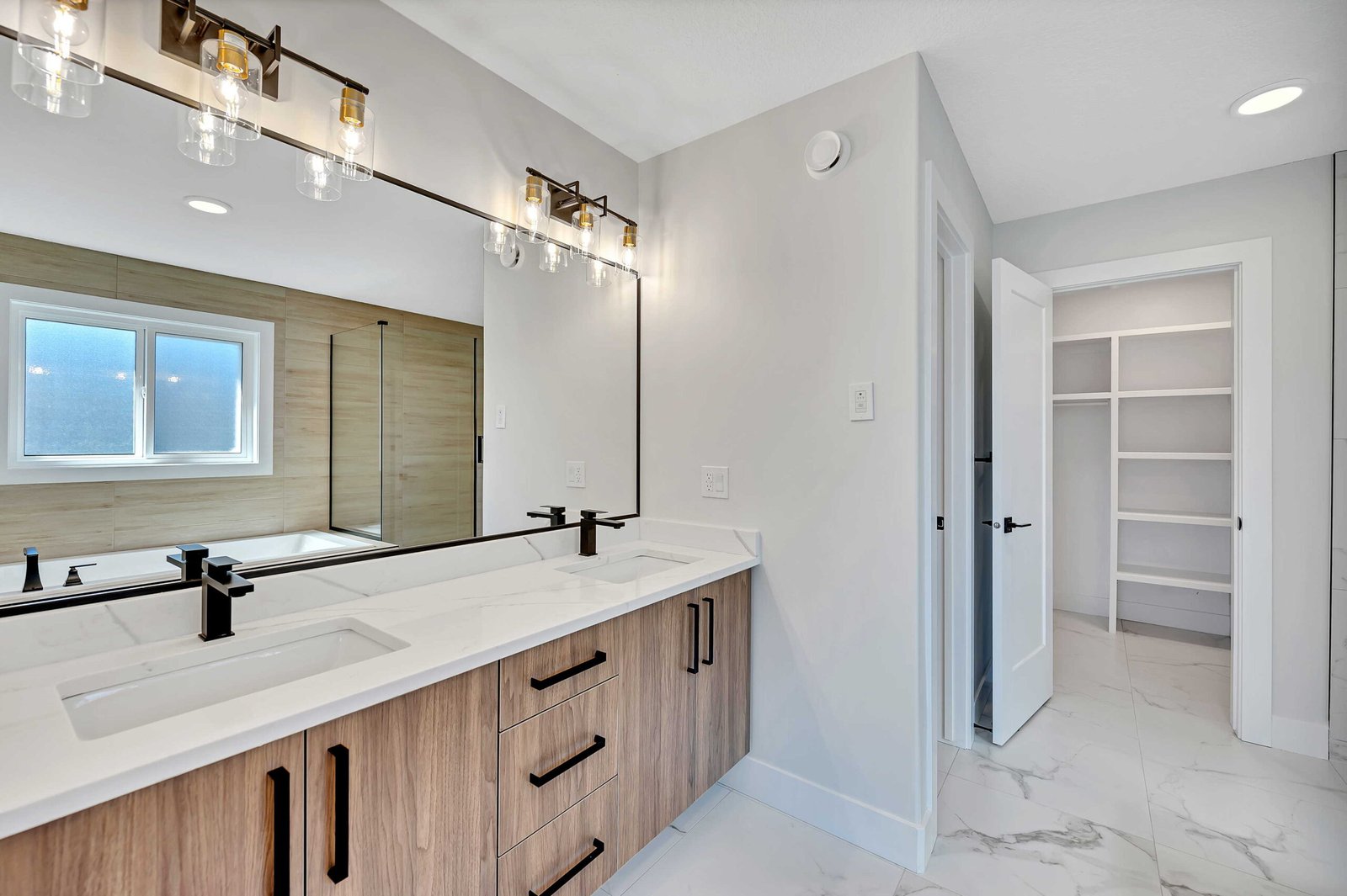 SunnyView Homes home — photo 7 of 8